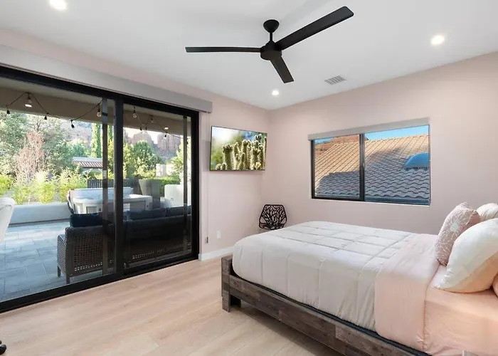 Luxury Mountain Views, Hottub, Rooftop Deck *