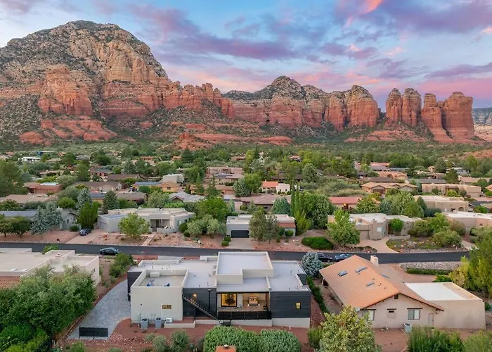 Luxury Mountain Views, Hottub, Rooftop Deck Holiday home Sedona