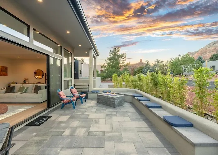 Luxury Mountain Views, Hottub, Rooftop Deck *