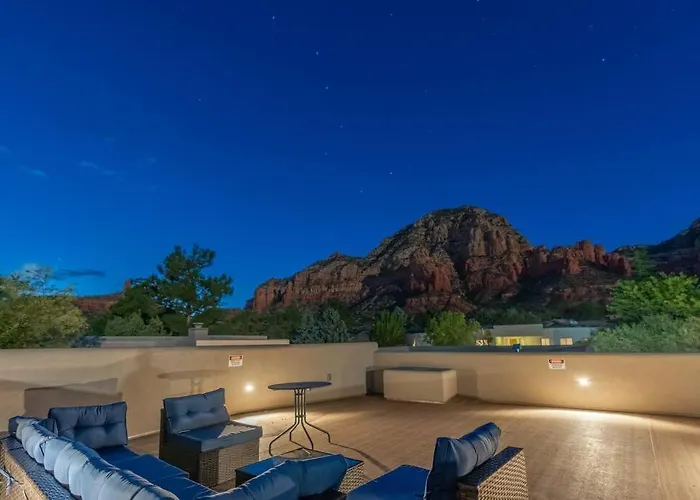 Luxury Mountain Views, Hottub, Rooftop Deck Holiday home