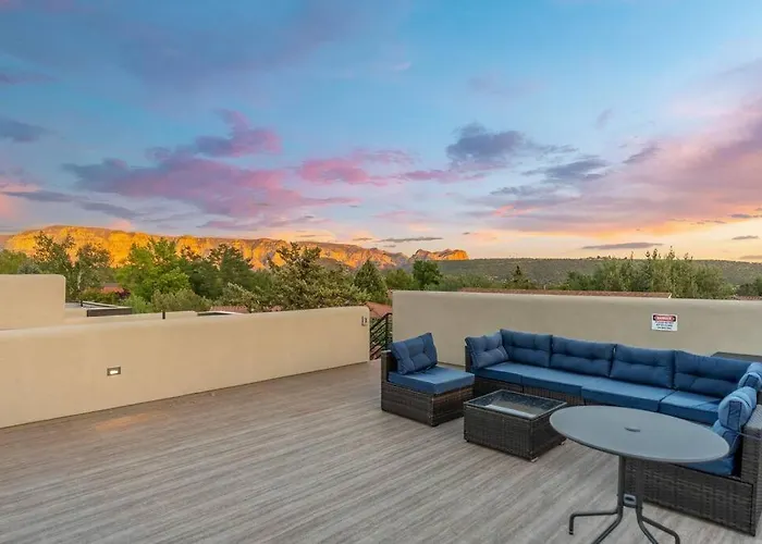 Luxury Mountain Views, Hottub, Rooftop Deck Holiday home *