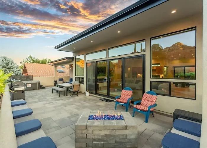 Luxury Mountain Views, Hottub, Rooftop Deck *