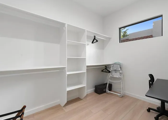 Luxury Mountain Views, Hottub, Rooftop Deck Holiday home *