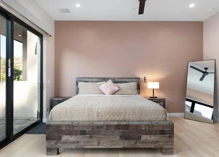Luxury Mountain Views, Hottub, Rooftop Deck *