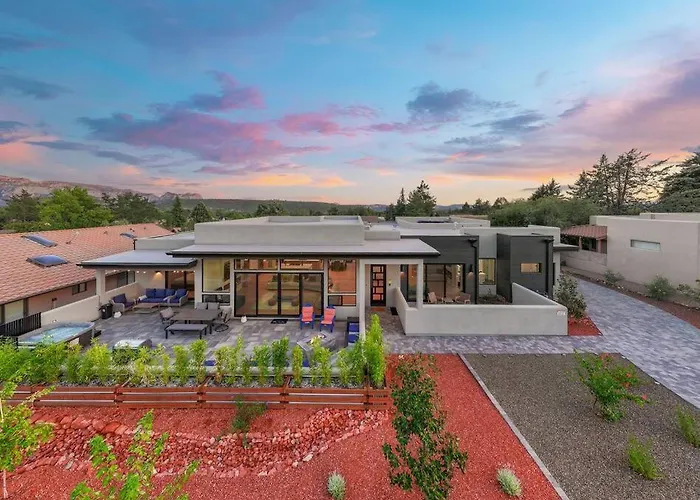 Luxury Mountain Views, Hottub, Rooftop Deck Holiday home