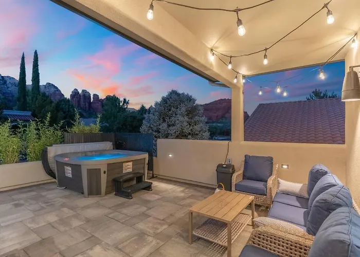 Luxury Mountain Views, Hottub, Rooftop Deck Holiday home *