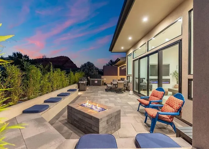 Luxury Mountain Views, Hottub, Rooftop Deck Holiday home *
