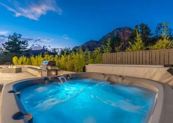 Holiday home Luxury Mountain Views, Hottub, Rooftop Deck *