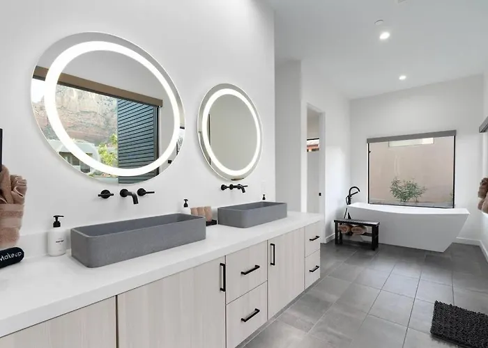 Luxury Mountain Views, Hottub, Rooftop Deck *